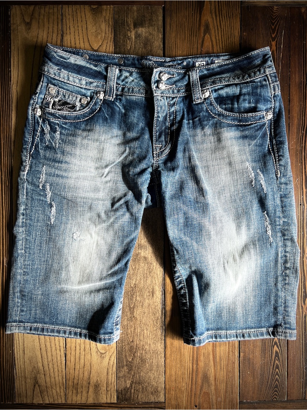 MISS ME • Bermuda Jean shorts medium wash boot stitch distressed western Y2K